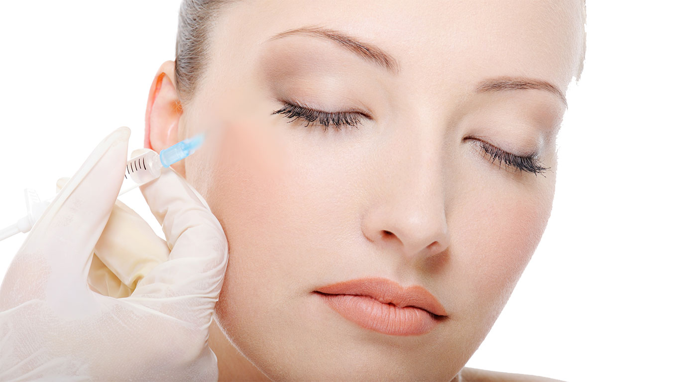 Aesthetic facial treatment in Marbella: implants and fillers